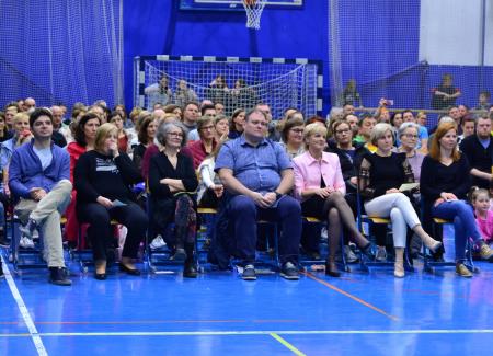 Prireditev učenk in učencev Osnovne šole Šmartno v Tuhinju V mladih brezah tiha pomlad (3)